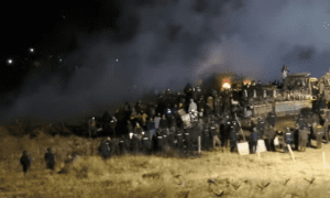 Standing Rock protest: hundreds clash with police over Dakota Access Pipeline